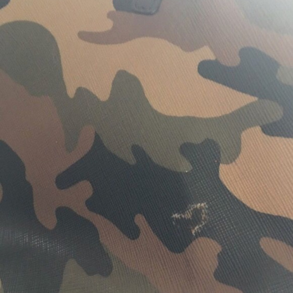 Limited edition Micheal Kors camo purse - Picture 5 of 5